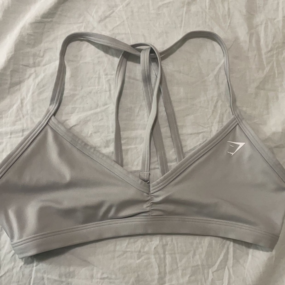 GYMSHARK MINIMAL SPORTS BRA IN LIGHT GRAY SIZE MEDIUM